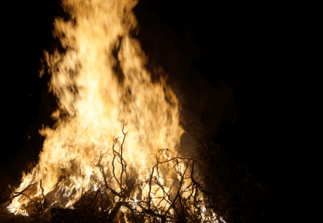 Campfire vs Bonfire - What's The Difference?